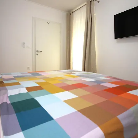 Family Friendly Apartments With A Swimming Pool Tisno, Murter - 5073 Tisno